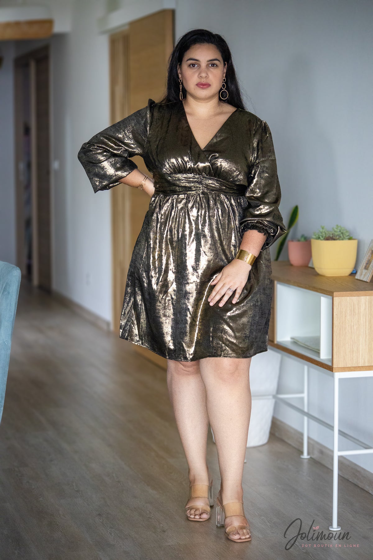 Orane Robe courte dorée drapée à la taille