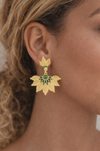 Boucles Éventail Jade – Boucles d’oreilles dorées éventail détails verts