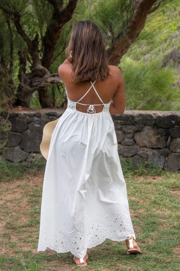 Adèle - Robe longue blanche broderies florales poitrine