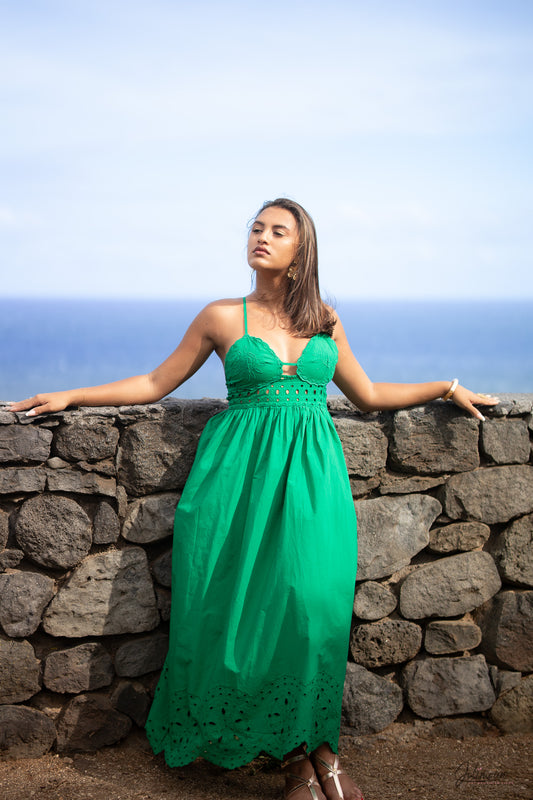 Adèle - Robe longue verte broderies florales poitrine
