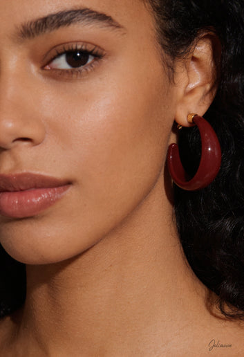 Beverly - Boucles créoles bordeaux en résine et acier inoxydable