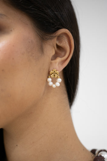 Maélya - Boucles d’oreilles à puce dorées fleur et perles d’eau douce en acier inoxydable