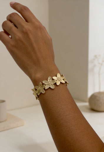 Malia-Bracelet jonc fleuri doré