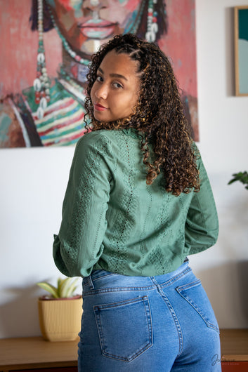 Élise – Chemise kaki en coton brodé col volanté