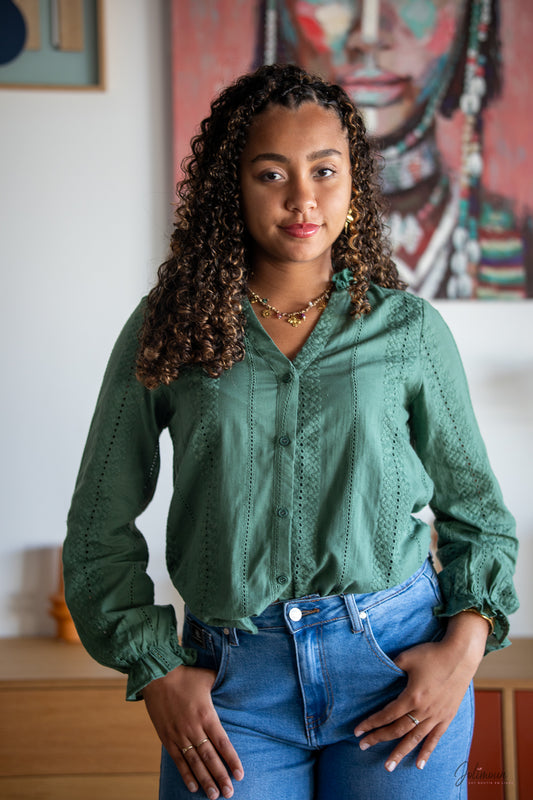 Élise – Chemise kaki en coton brodé col volanté