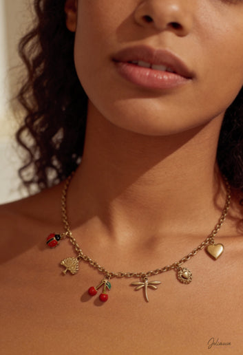 Lysandra - Collier doré multi breloques  en acier inoxydable