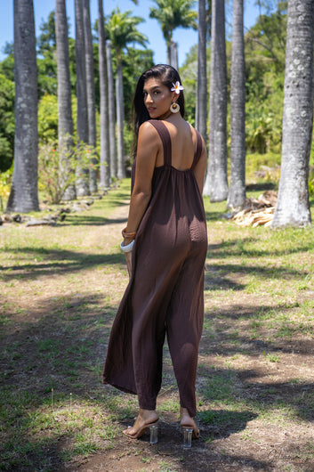 Abbie – Combinaison pantalon fluide marron détail bijou