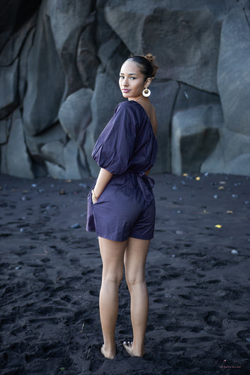 Olivia – Combi-short bleu nuit asymétrique broche soleil amovible