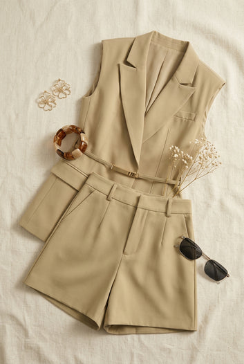 Lisia - Ensemble blazer sans manches et short camel ceinturé