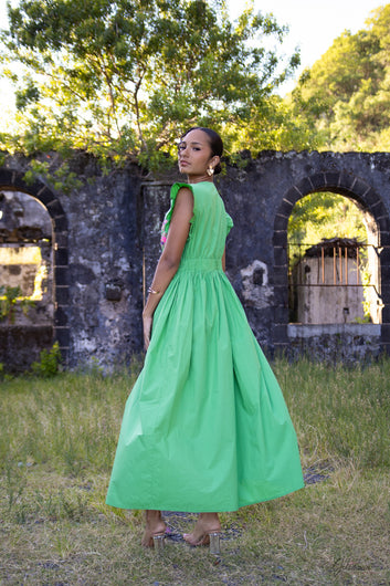 Hanaé - Robe longue brodée verte  manches volantées boutonnée