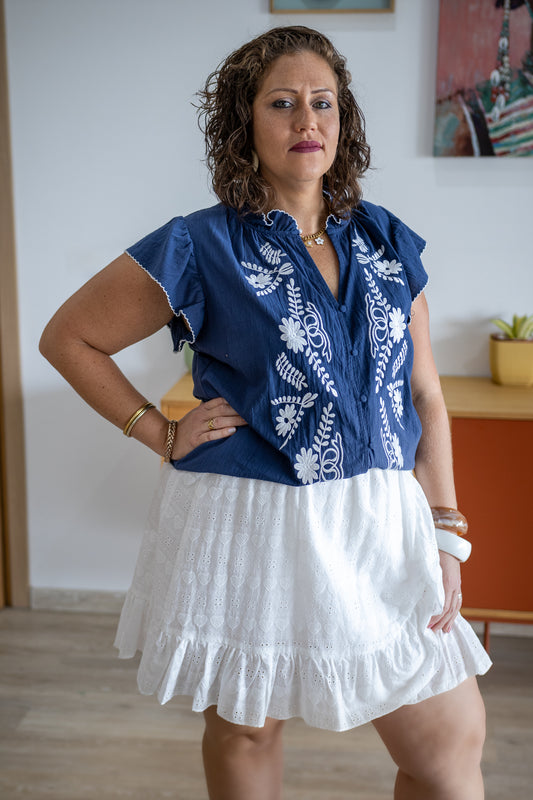 Siara – Jupe short blanche effet portefeuille broderie anglaise