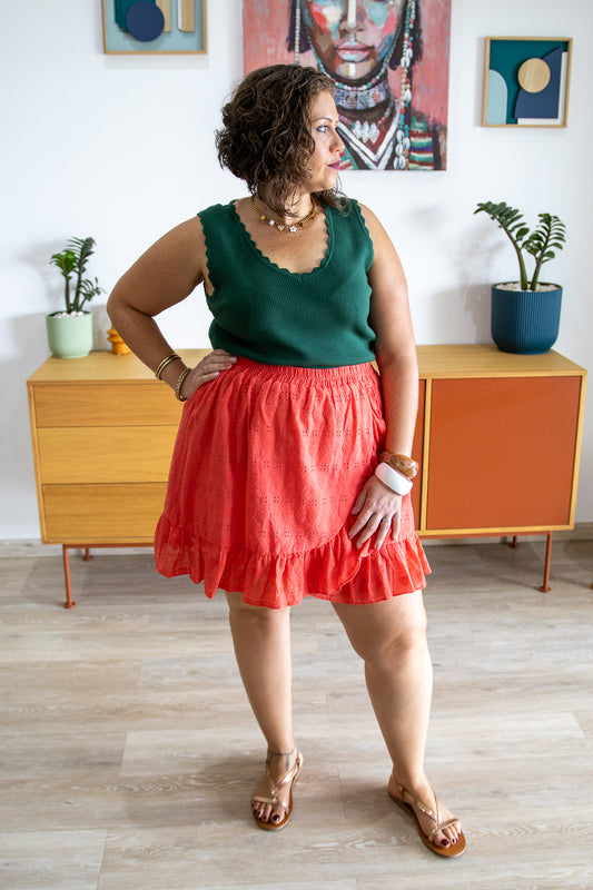 Siara – Jupe short corail effet portefeuille broderie anglaise