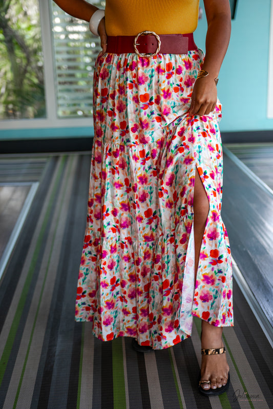 April – Jupe longue fleurie à taille élastique et fente latérale