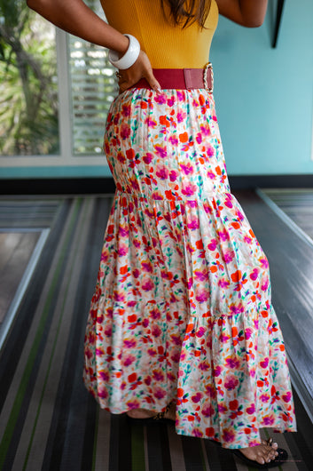 April – Jupe longue fleurie à taille élastique et fente latérale