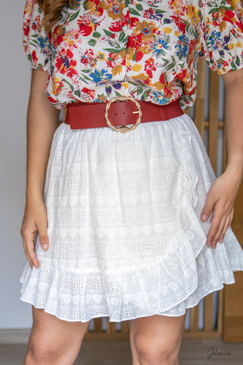 Siara – Jupe short blanche effet portefeuille broderie anglaise