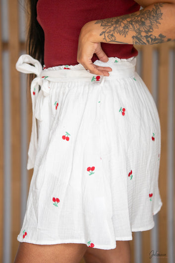 Cerise -  Jupe courte blanche avec motif cerise