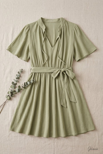 Mélissya - Robe courte à manches avec ceinture a nouer vert sauge