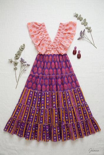 Hilary - Robe longue violette imprimée décolleté en V froncé manches volantées