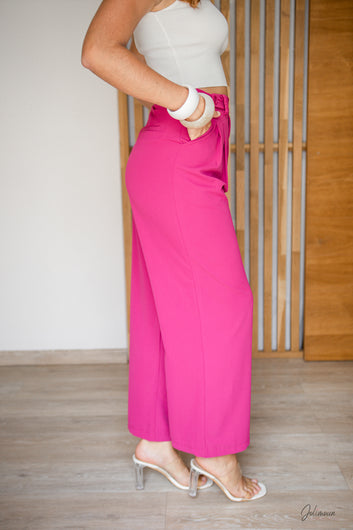 Léni – Pantalon droit fuchsia avec passant ceinture torsadé