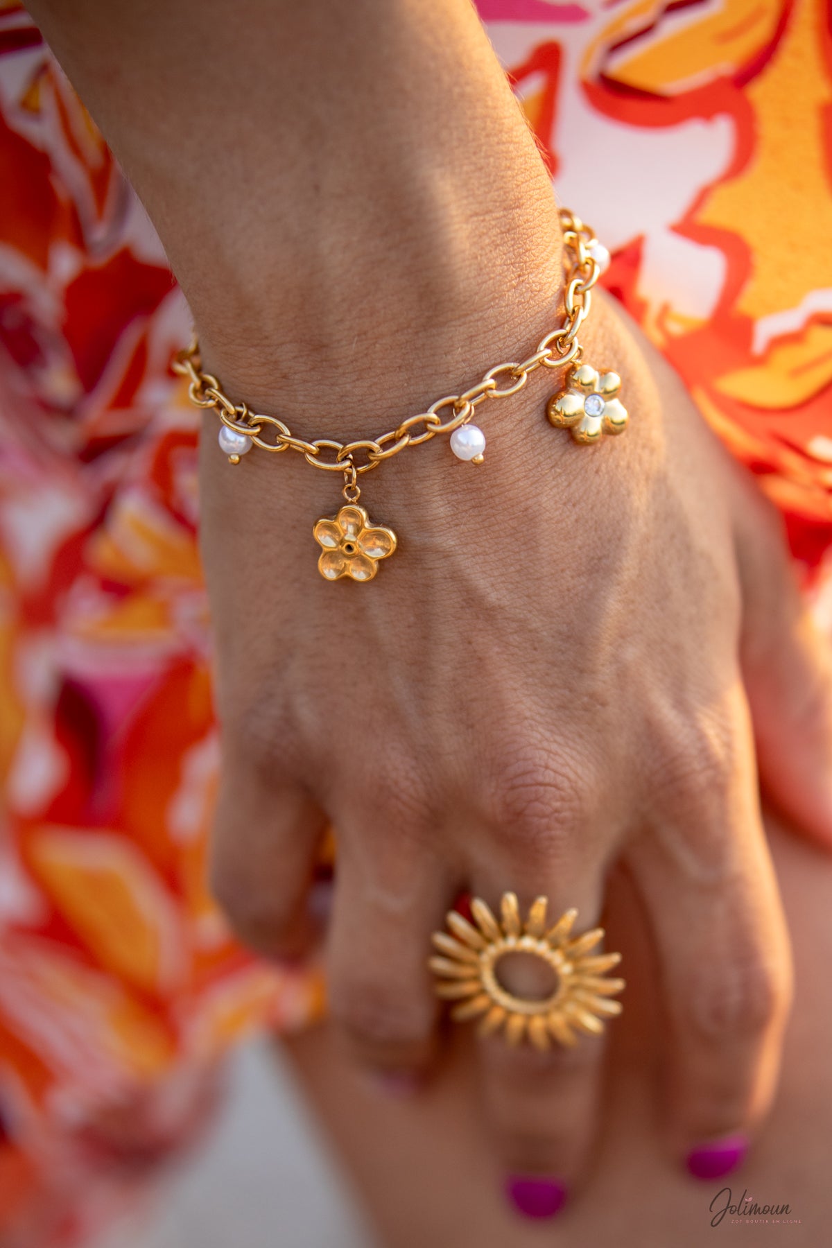 Bracelet fleurs et perles blanches en acier