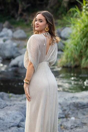 Athéna - Robe de cocktail dégradée doré beige à manches drapées