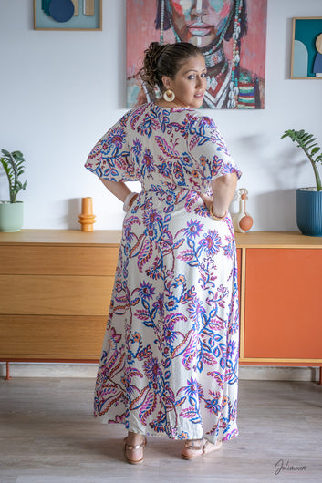 Tina – Robe longue imprimée froncée à la taille et élastique au dos