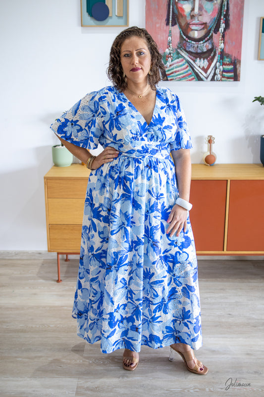 Ariela – Robe longue bleue imprimé floral broderies anglaises
