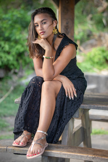 Mélina - Robe Longue noire en Broderie Anglaise petites manches courtes à volants