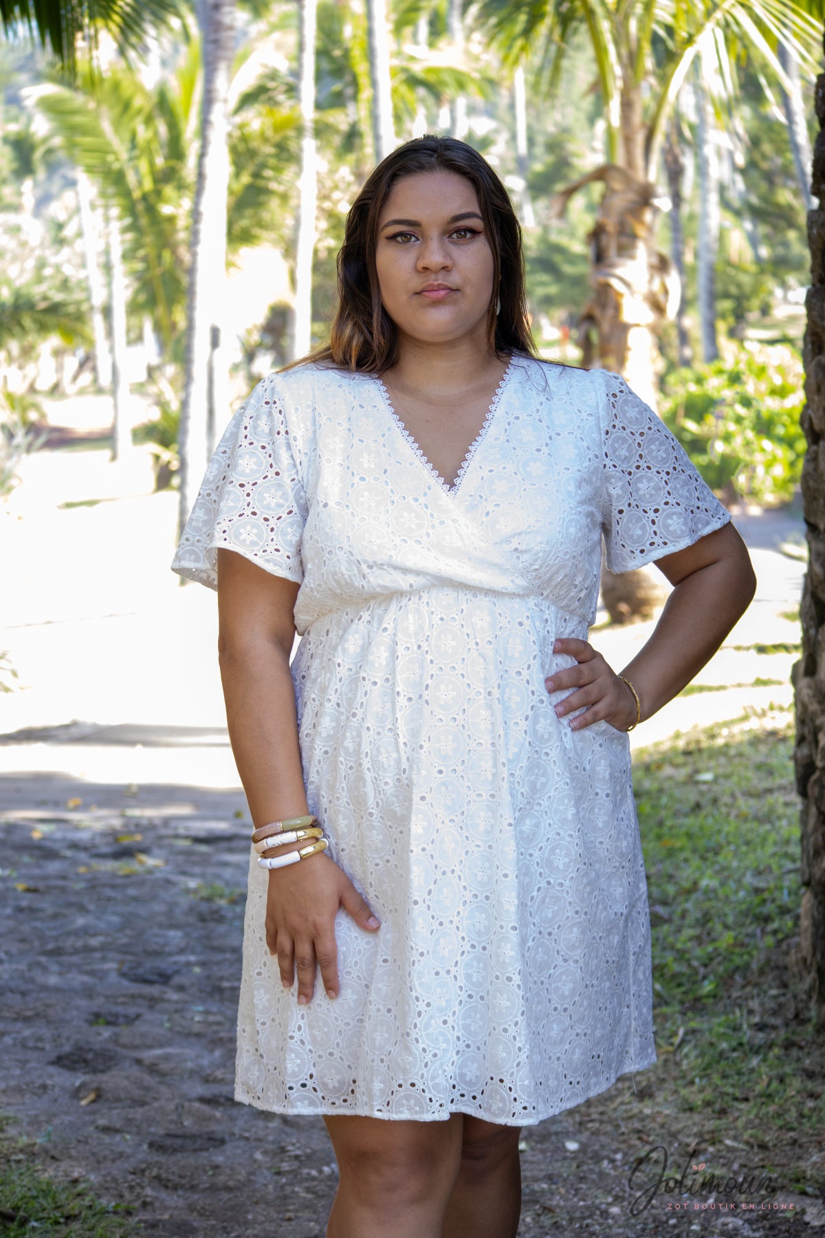 Raquel - Robe courte blanche en broderie anglaise