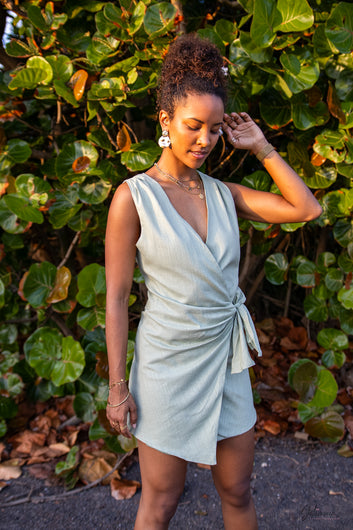 Anita – Robe courte vert sauge portefeuille