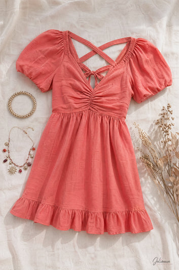Emy - Robe courte corail dos ouvert bretelles croisées manches ballon