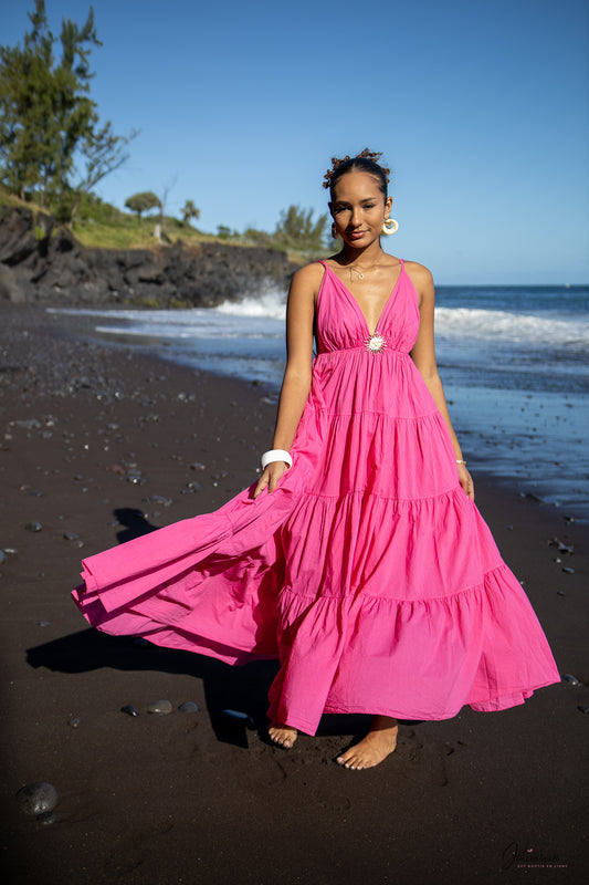 Soléa – 🌞 Robe longue fuchsia en coton à fines bretelles broche soleil