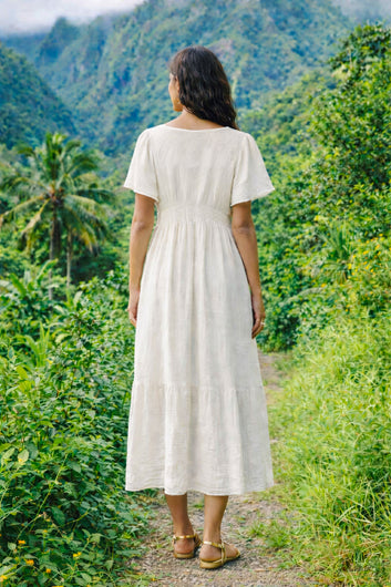 Angèle - Robe longue blanche en coton col V broderies