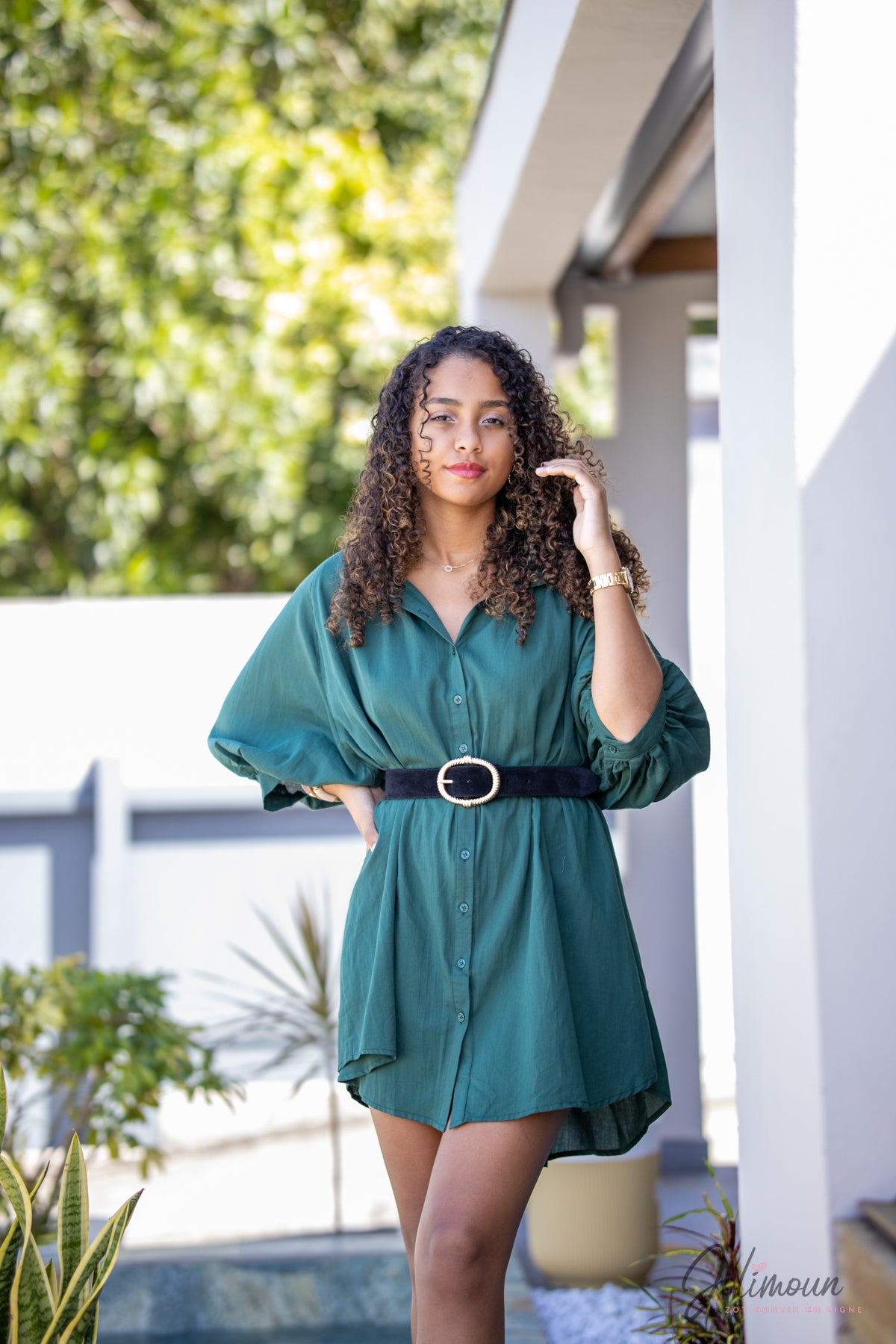 Gaelle - Robe chemise verte volants au dos