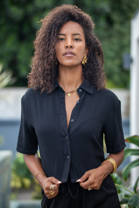 Lolie - Top court noir manches courtes boutonné col chemise fluide