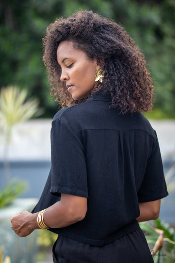 Lolie - Top court noir manches courtes boutonné col chemise fluide