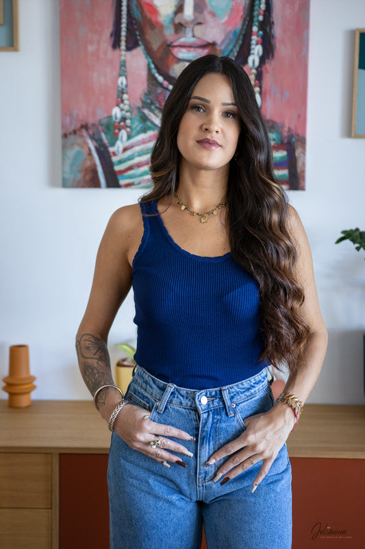 Ylana – Top léger bleu en maille côtelée