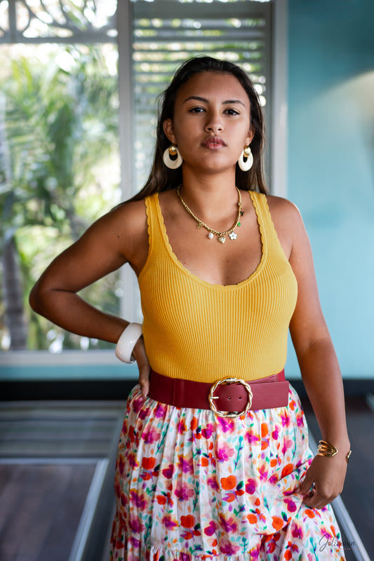 Zéa – Top sans manches moutarde à col festonné en maille côtelée