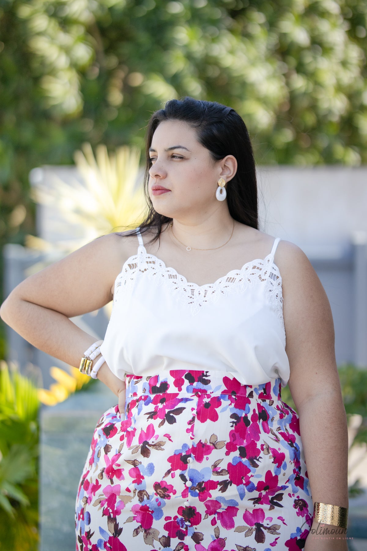 T-shirt Femme Essence - Taille 22 - Rose Cerise - Décolleté Fleur Brodée - Occasion Très Bon état